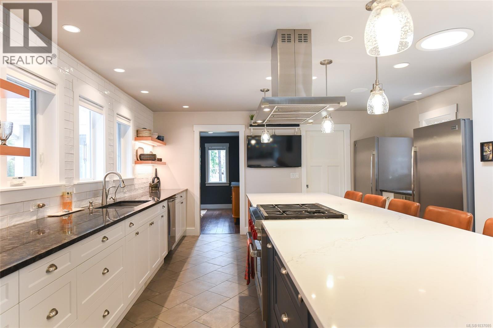 325 Bates Dr - 16