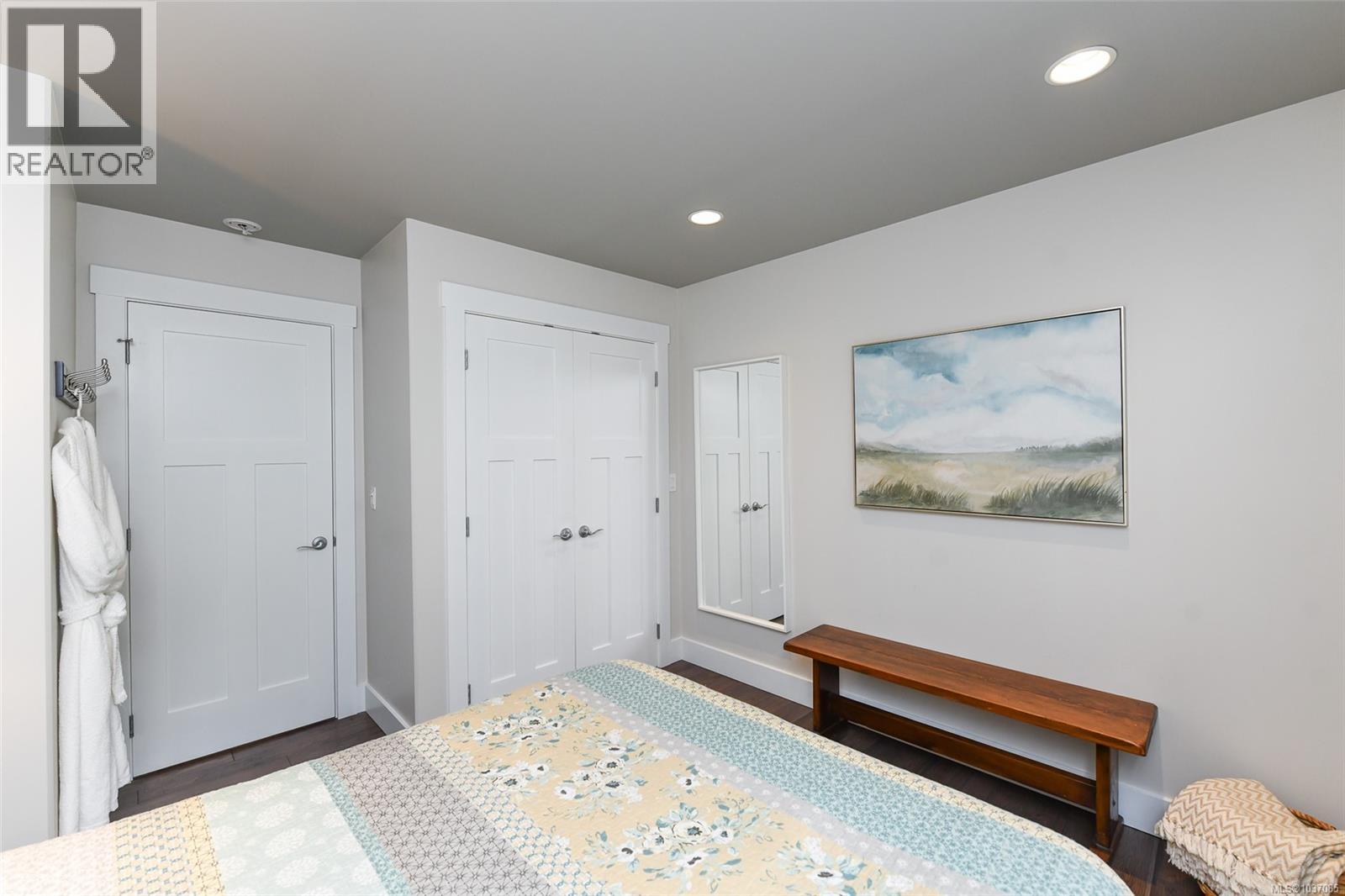 325 Bates Dr - 35