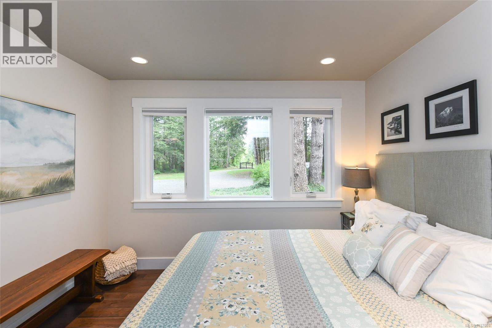 325 Bates Dr - 37