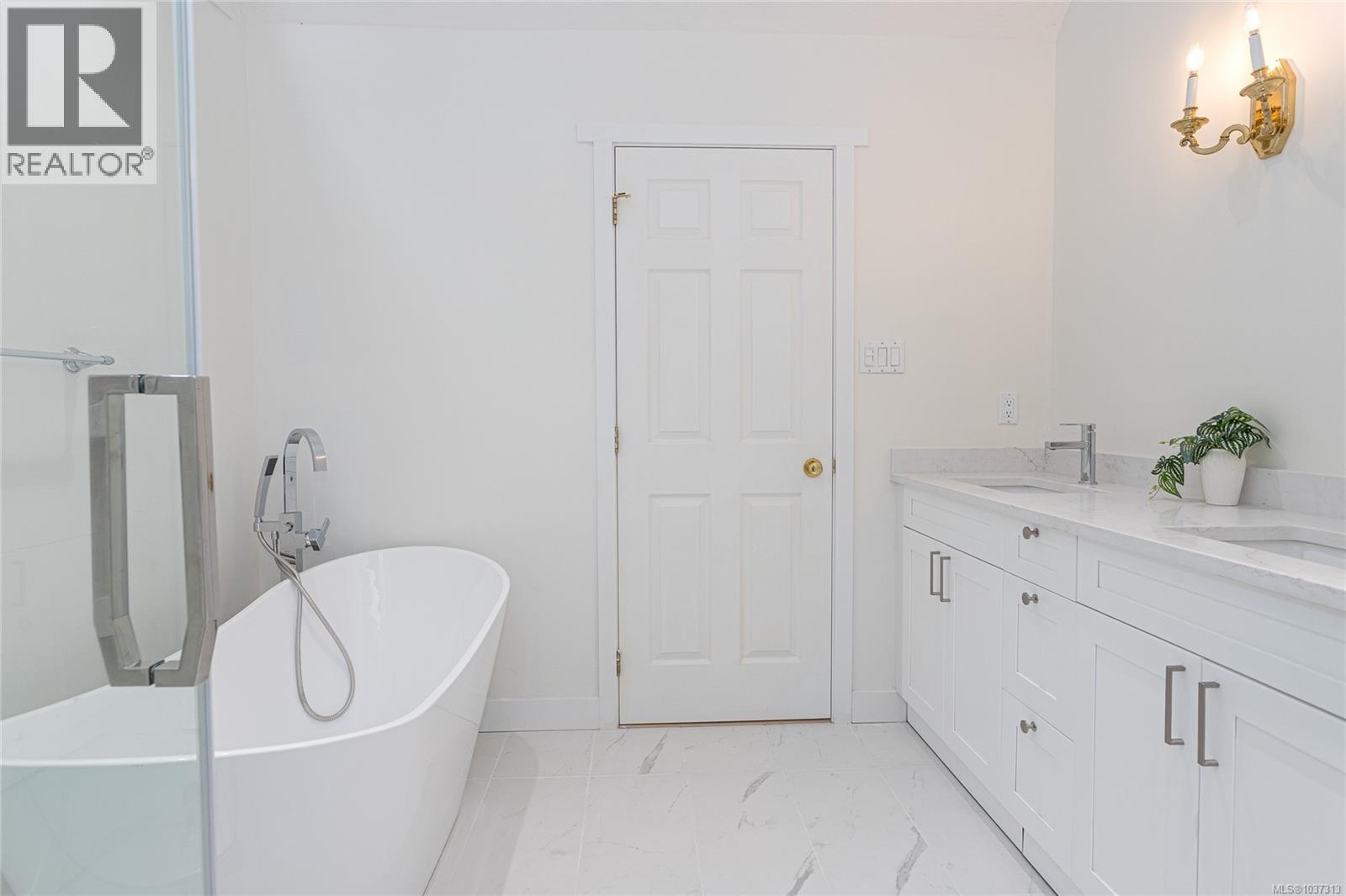 4877 Finnerty Cres - 19