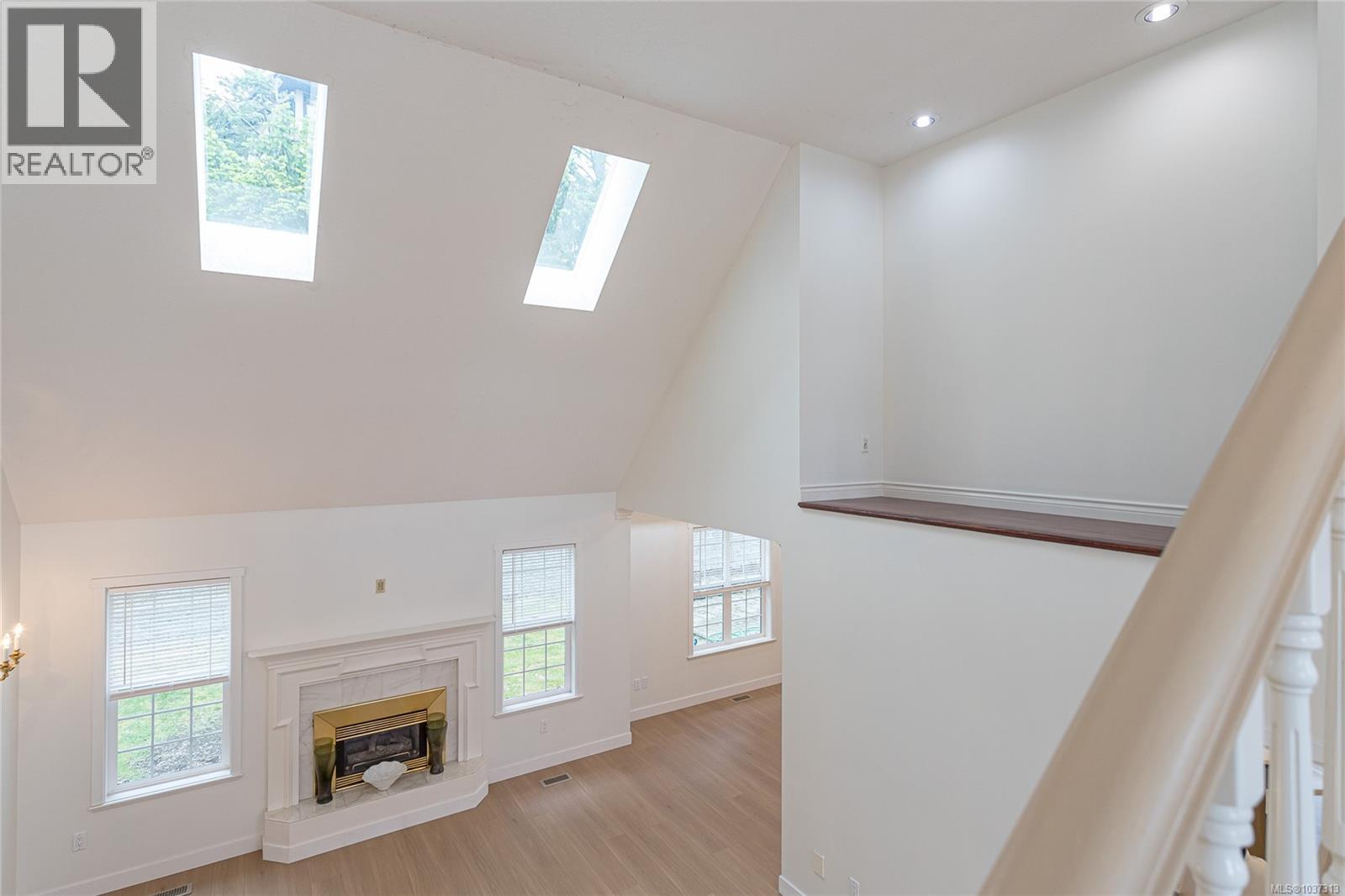 4877 Finnerty Cres - 29