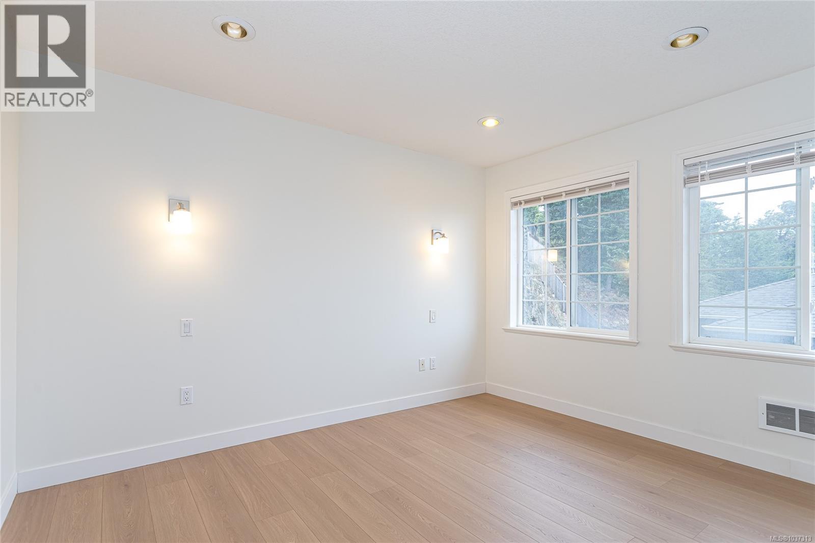 4877 Finnerty Cres - 25