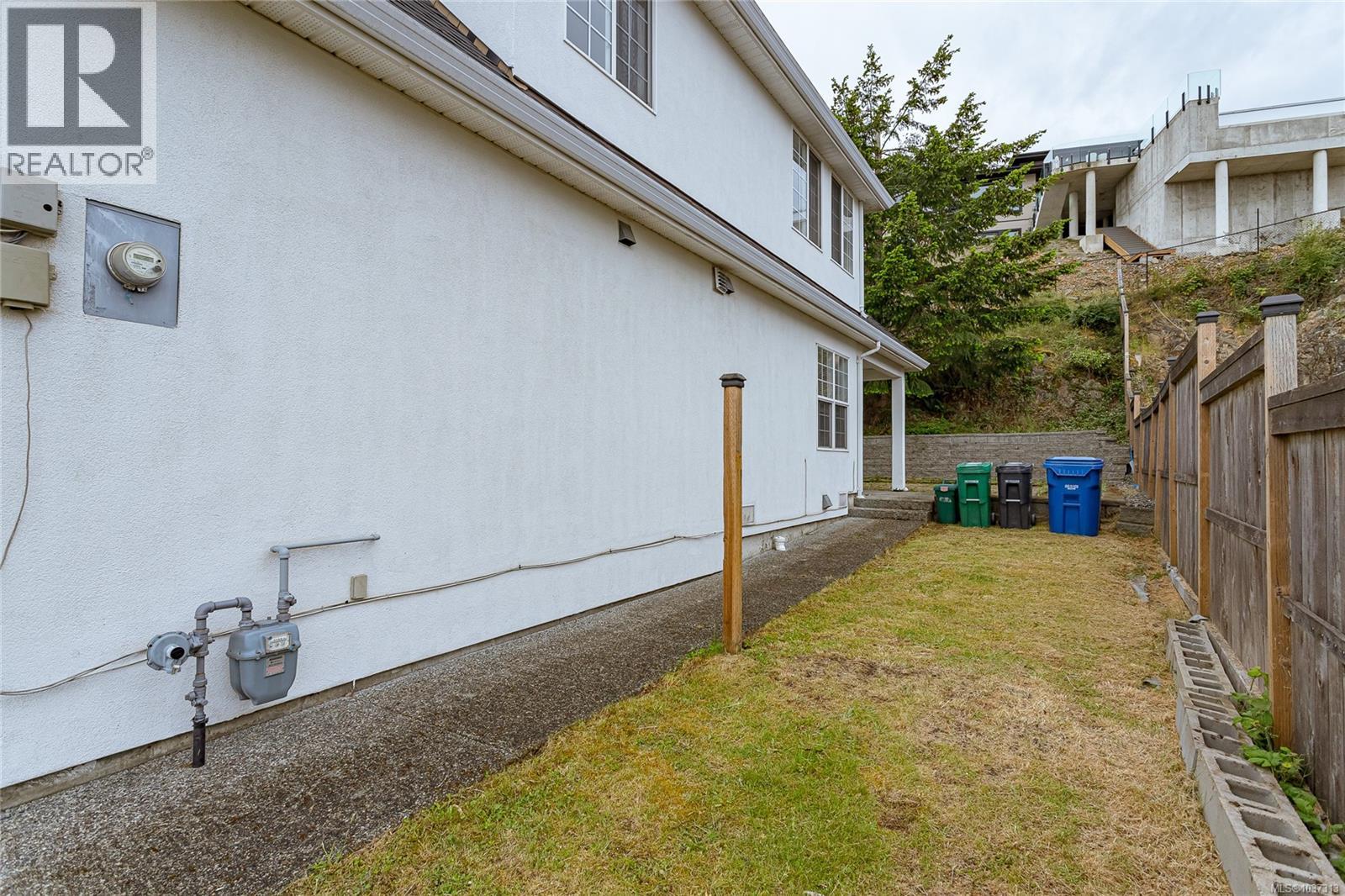 4877 Finnerty Cres - 38