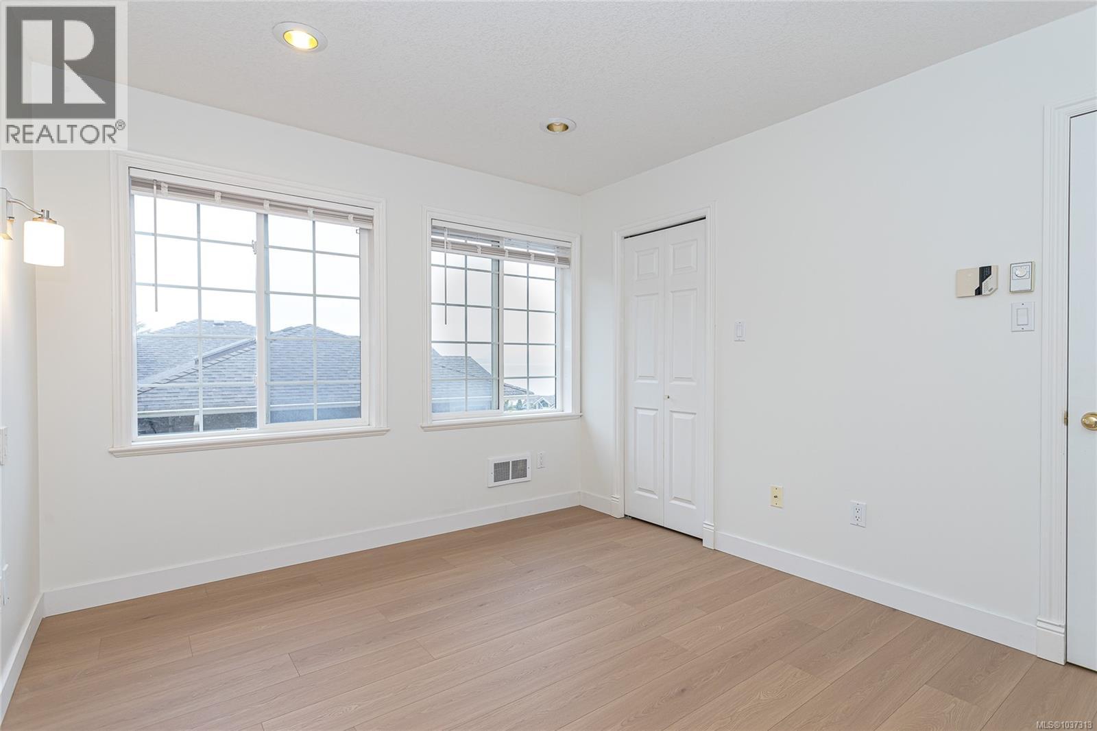 4877 Finnerty Cres - 26