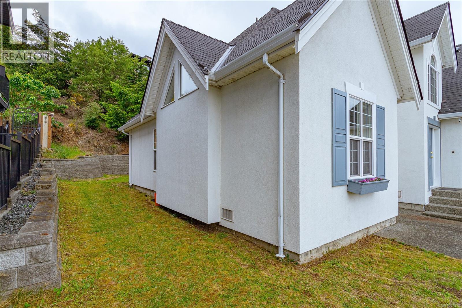 4877 Finnerty Cres - 39