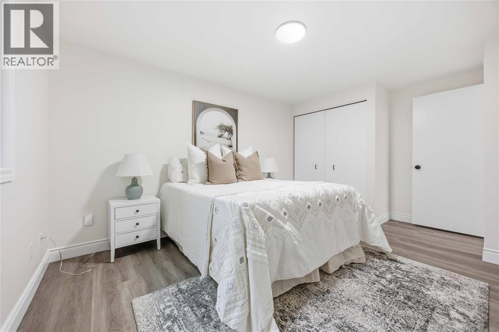 1516 HENLEY CRESCENT - 16