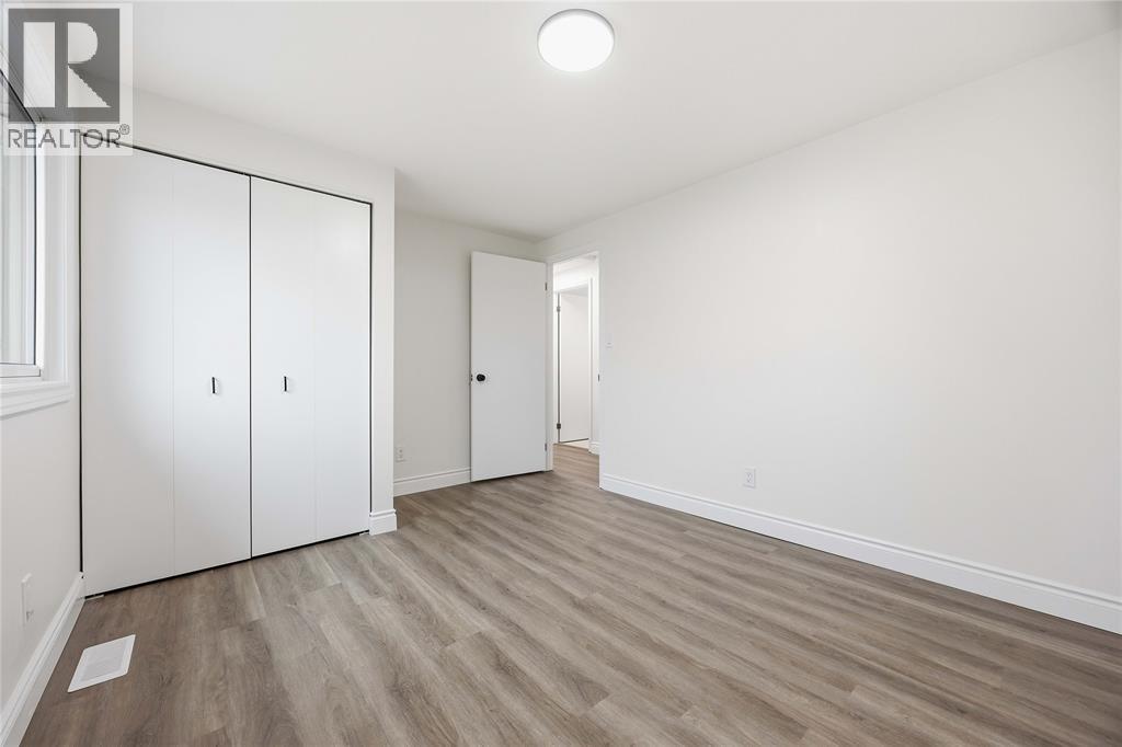 1516 HENLEY CRESCENT - 19