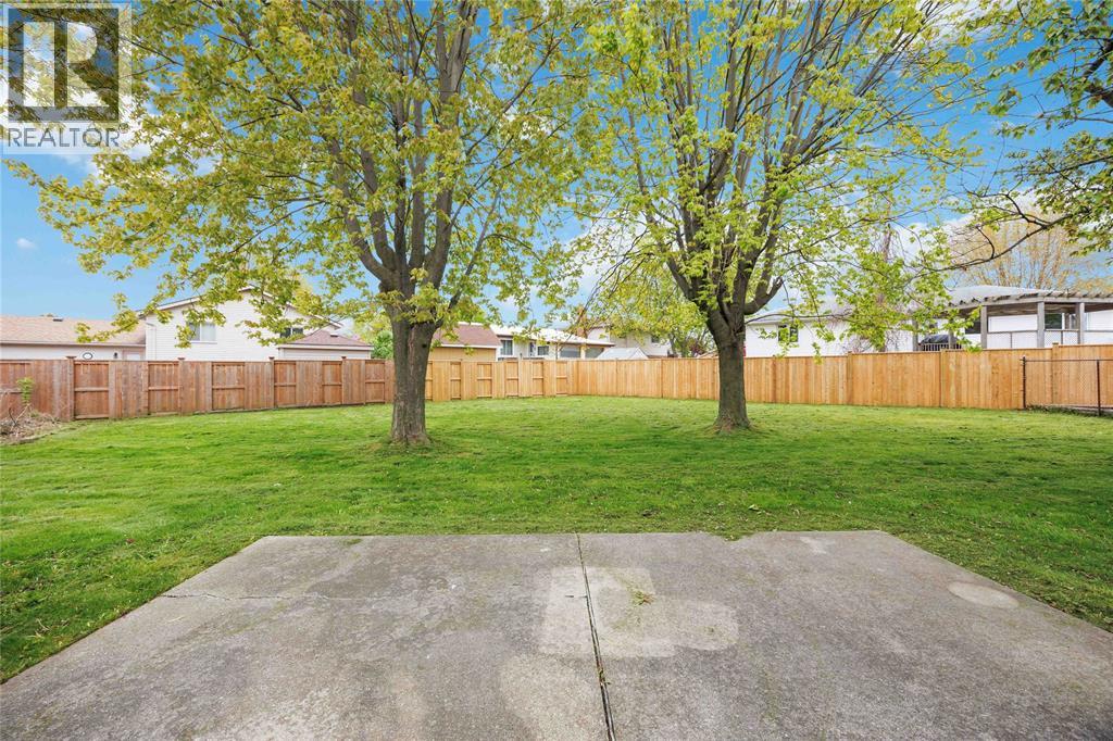 1516 HENLEY CRESCENT - 32