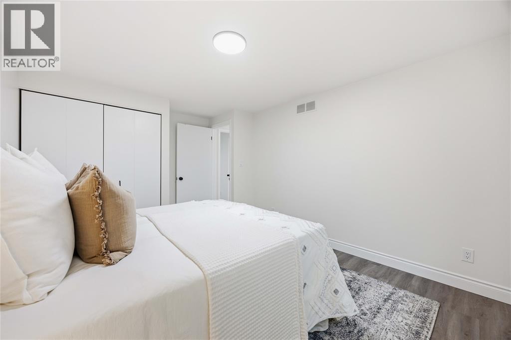 1516 HENLEY CRESCENT - 18