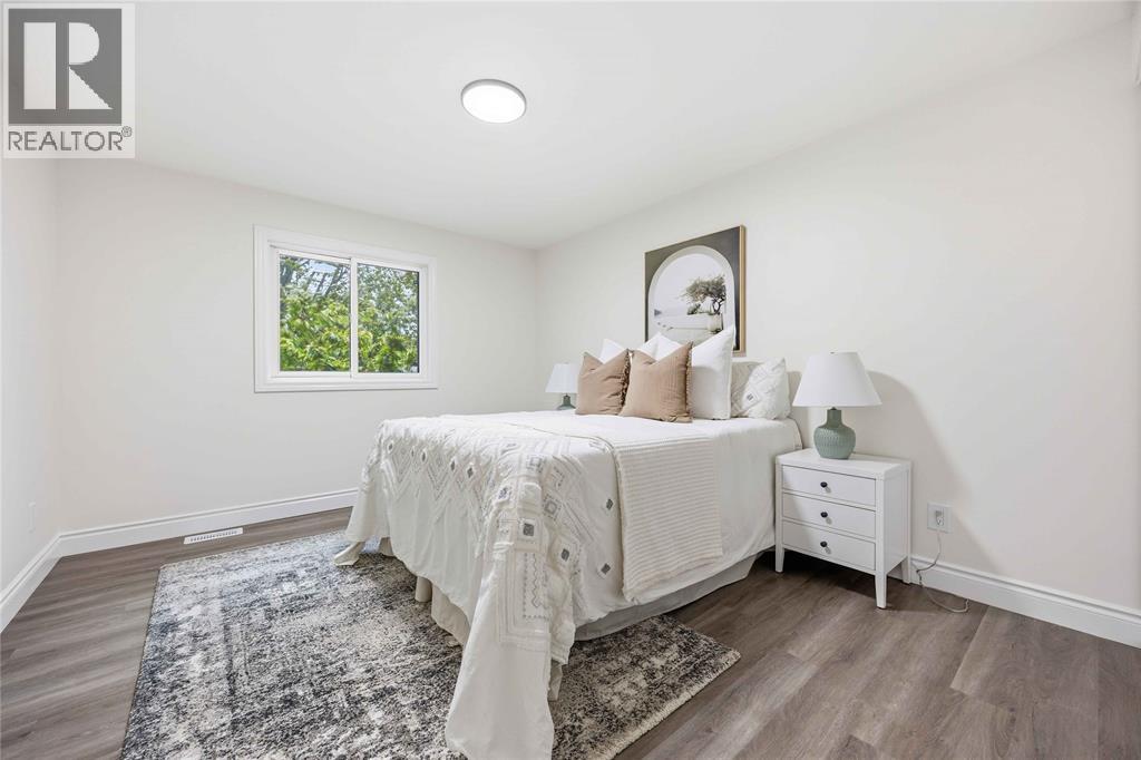 1516 HENLEY CRESCENT - 17