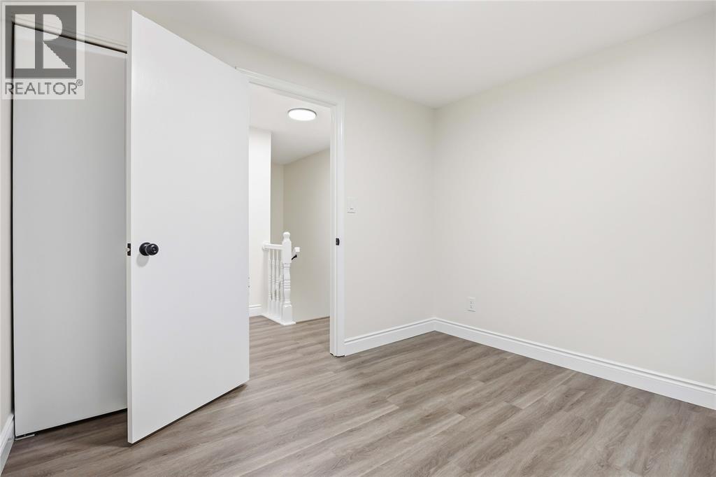 1516 HENLEY CRESCENT - 23