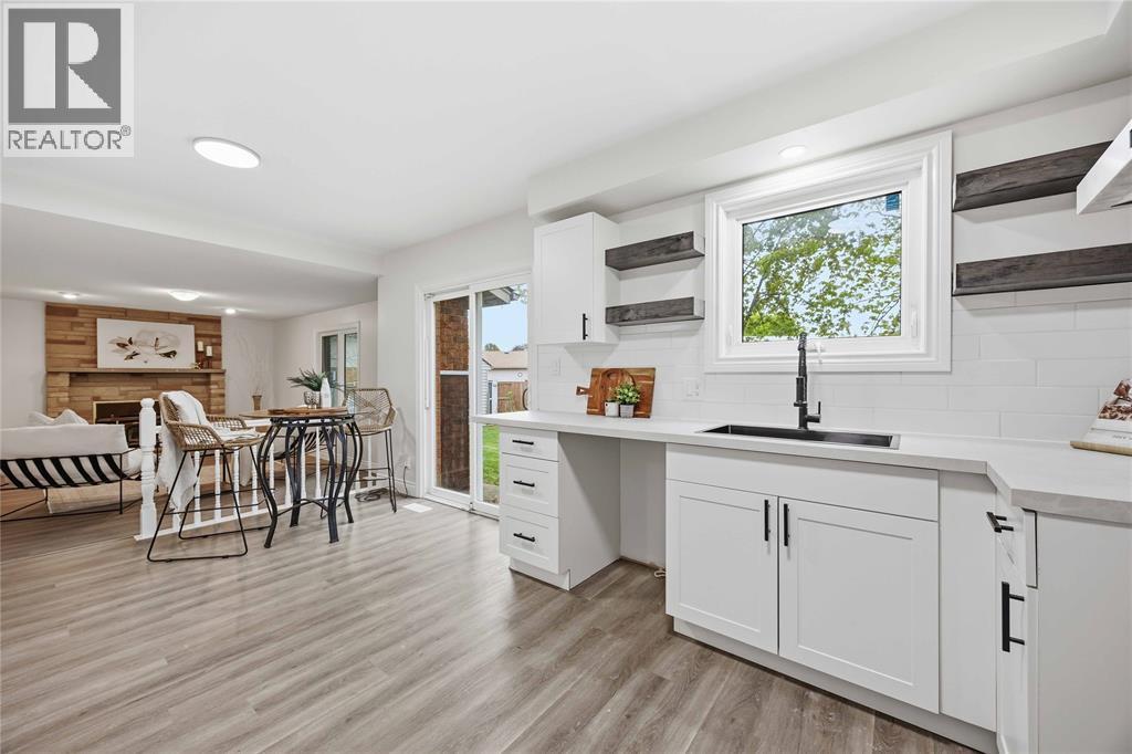 1516 HENLEY CRESCENT - 11