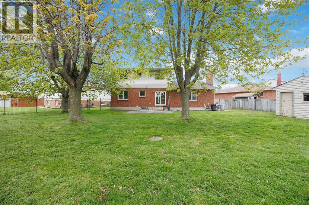 1516 HENLEY CRESCENT - 35