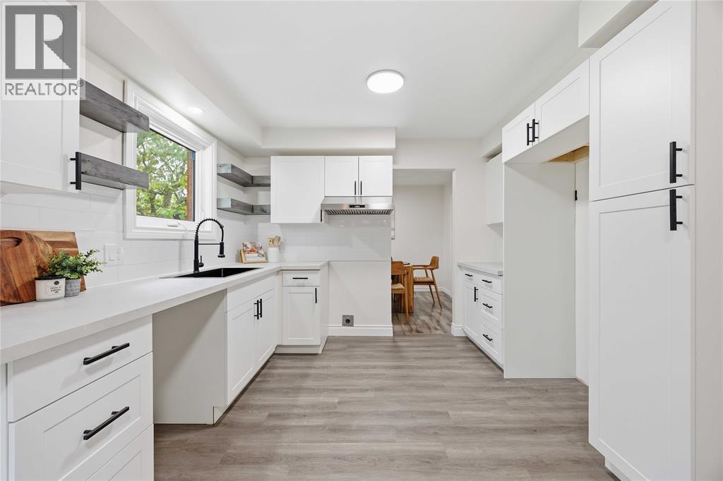 1516 HENLEY CRESCENT - 9