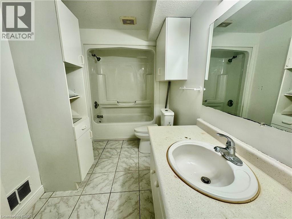 202 ESSEX POINT Drive Unit# Lower, Cambridge, Ontario, N1T1Z1 — Photo 11