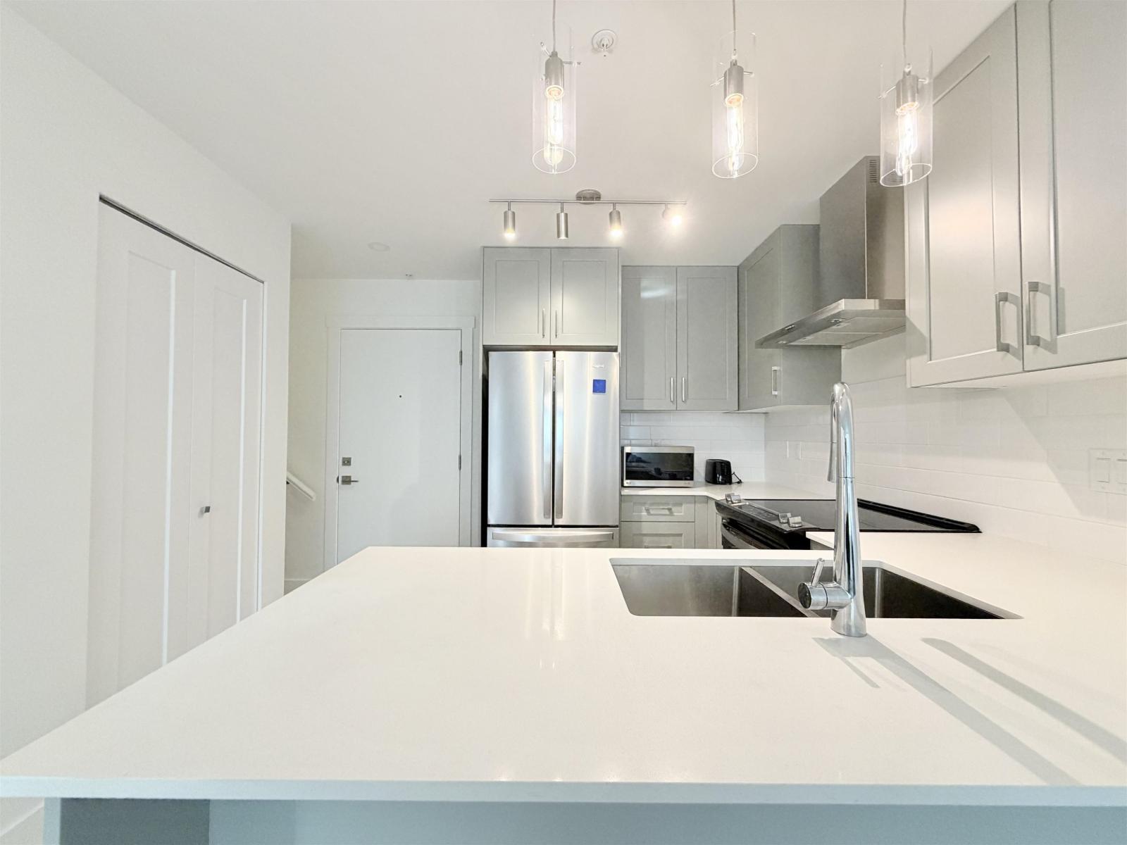 308 6338 KING GEORGE BOULEVARD, Surrey