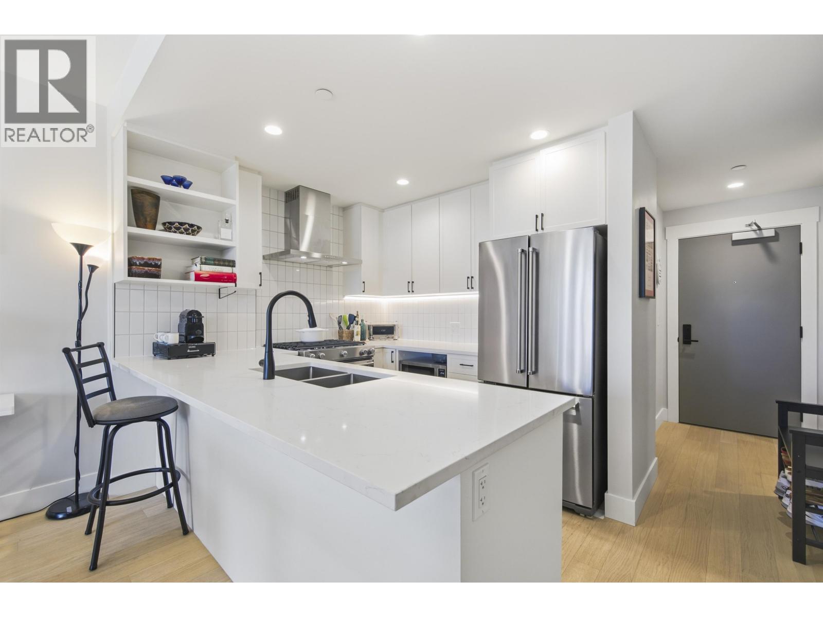 204 22265 DEWDNEY TRUNK ROAD, Maple Ridge