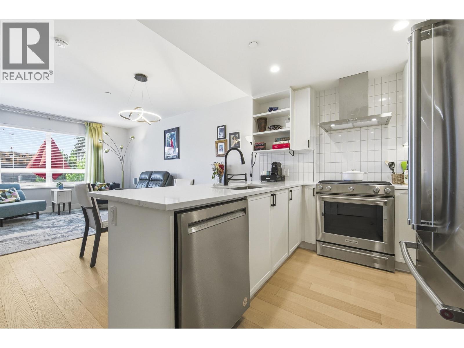 204 22265 DEWDNEY TRUNK ROAD, Maple Ridge