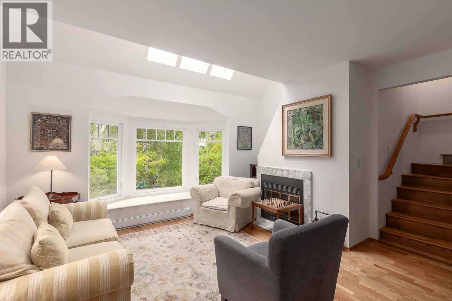 2546 2ND Avenue - photo 2