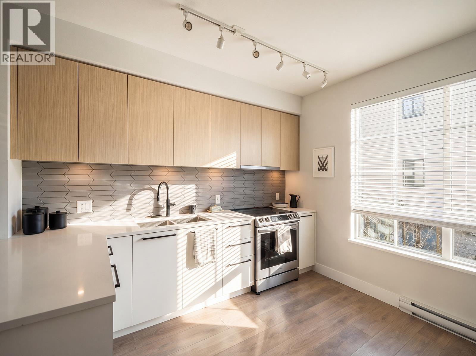 1321 HALYARD PLACE, Squamish