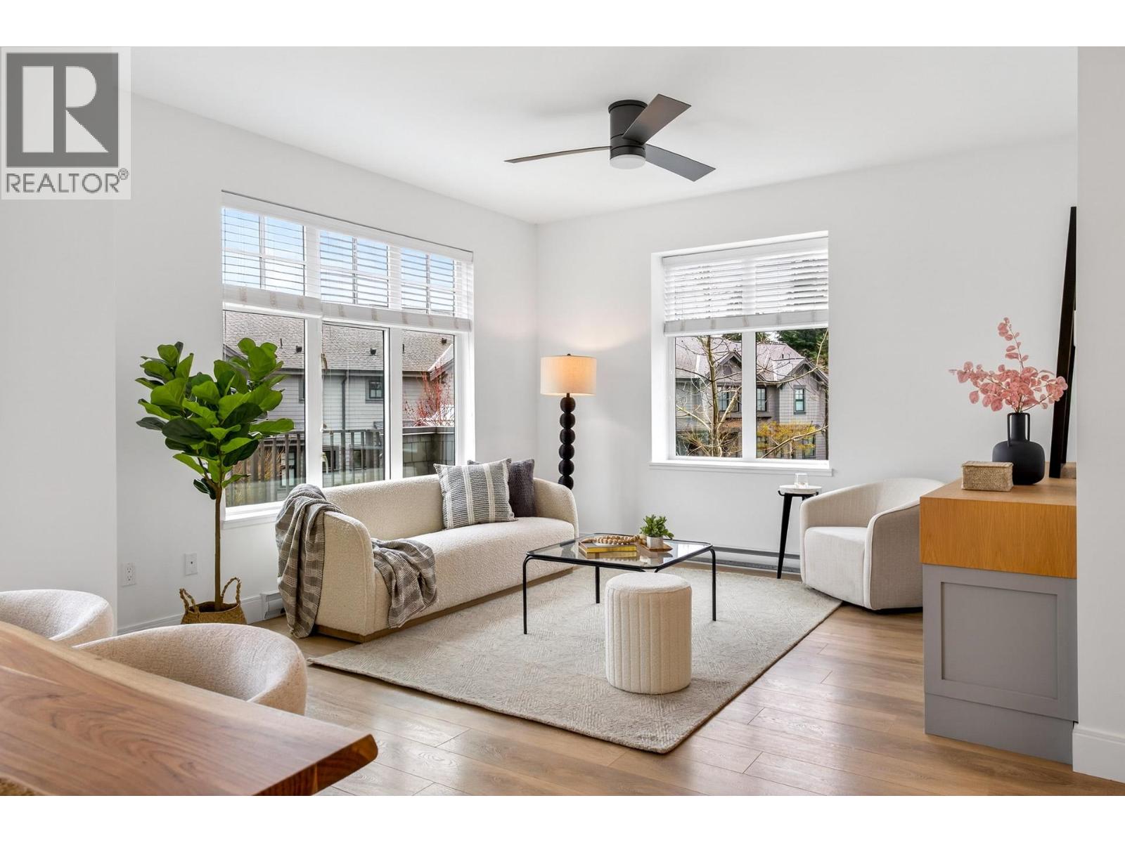 131 1290 MITCHELL STREET — photo 4