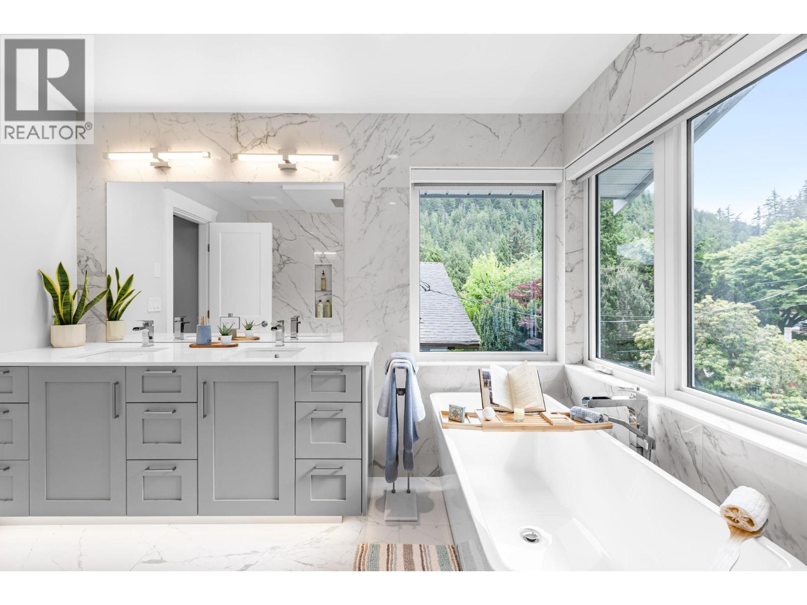6560 NELSON AVENUE, West Vancouver