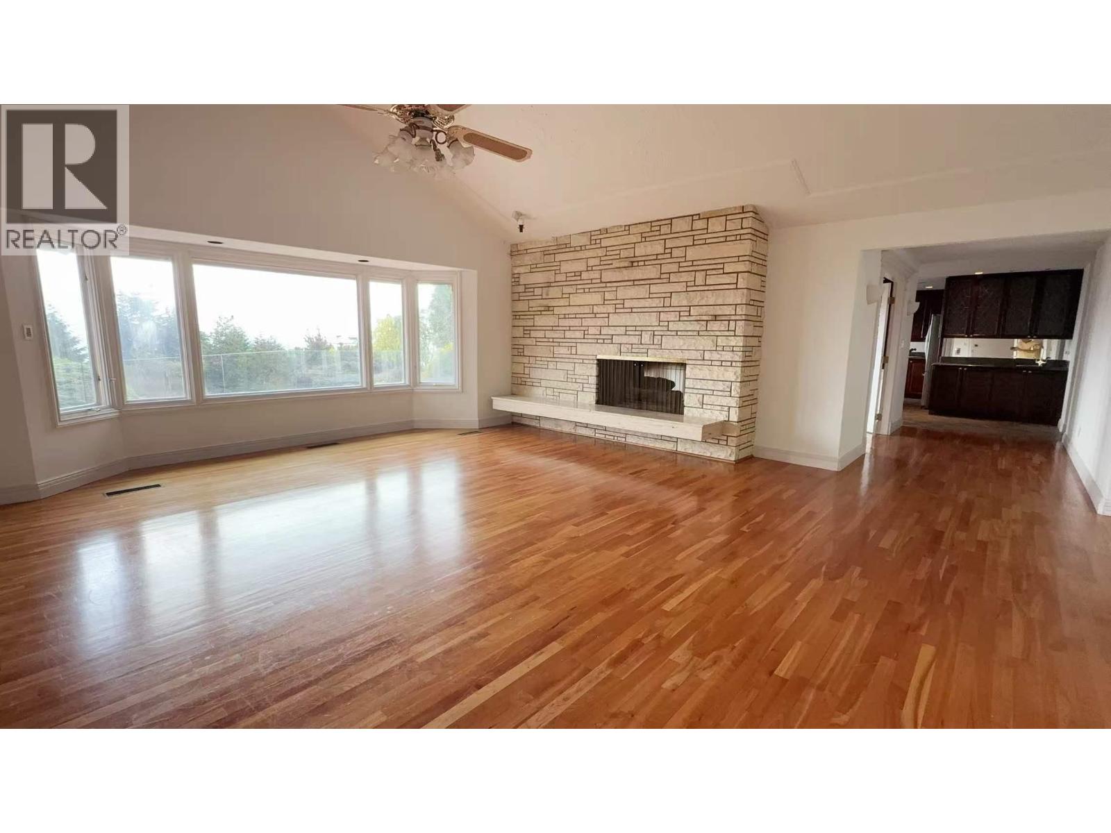 1105 EYREMOUNT DRIVE — photo 2