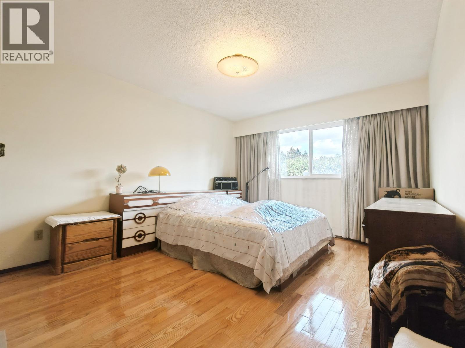 5 Bed, 3 Bath House for Sale in Burnaby – 4829 COLBROOK COURT, Burnaby – MLS# R3112535 - Image 11