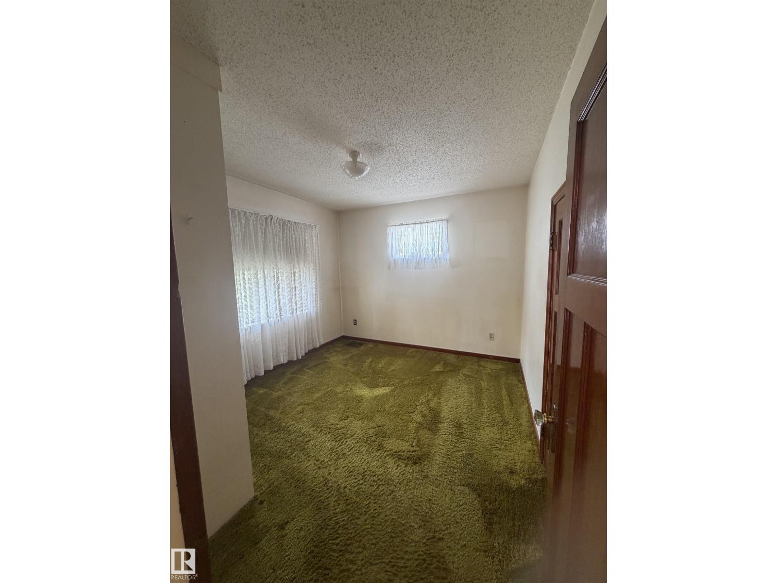 9630 106 AV NW - 10
