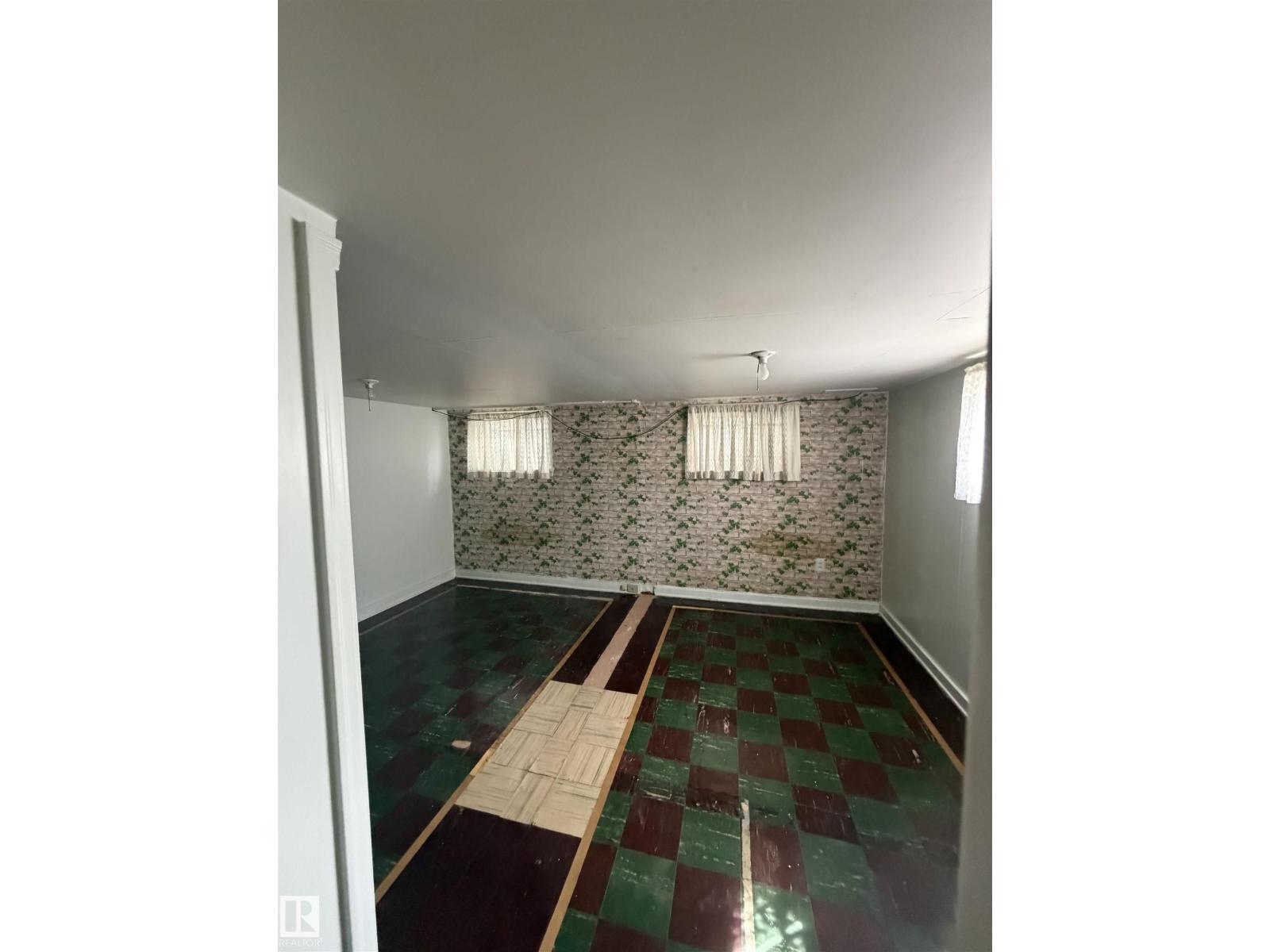 9630 106 AV NW - 16