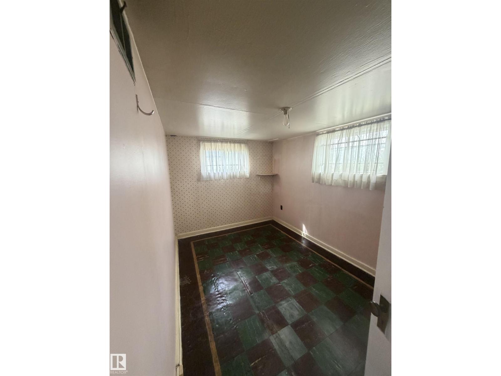 9630 106 AV NW - 17