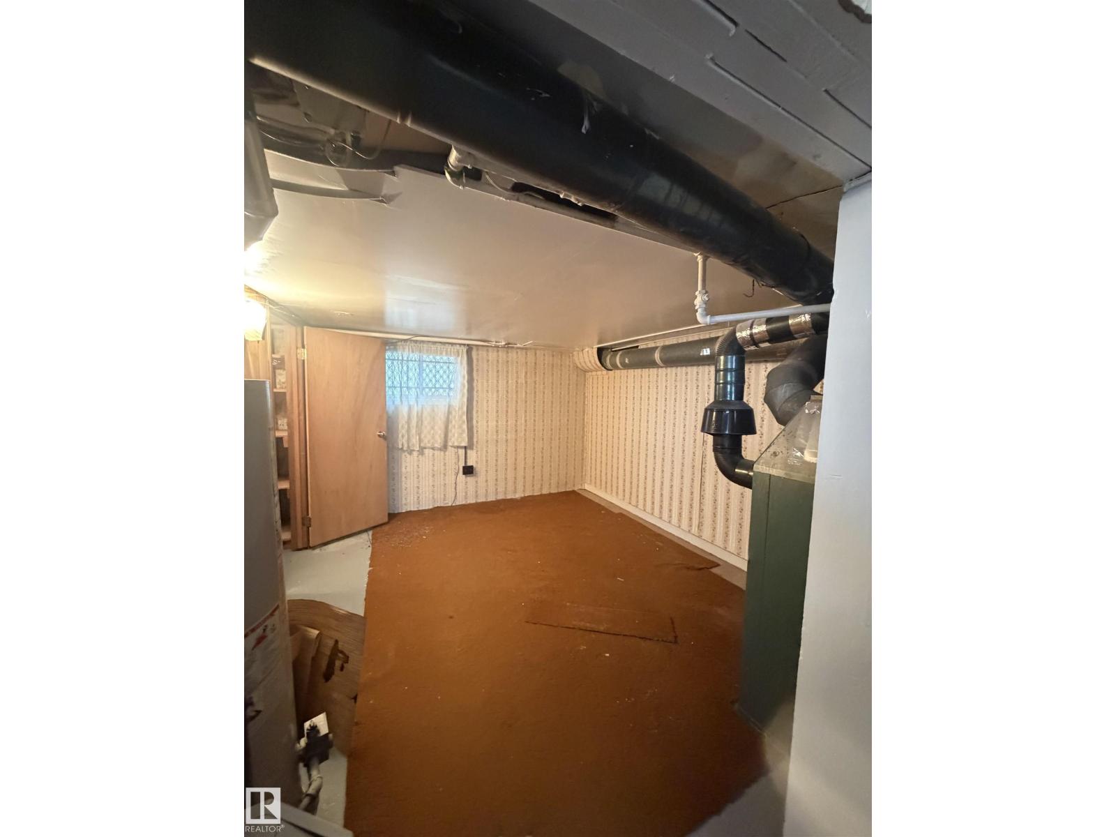 9630 106 AV NW - 19