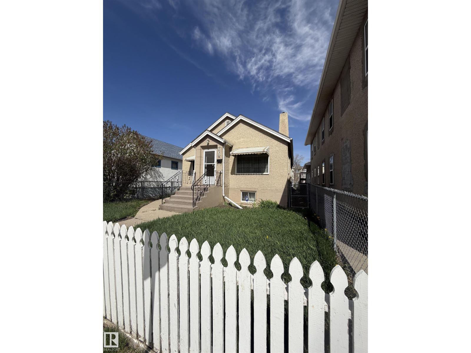 9630 106 AV NW - 2