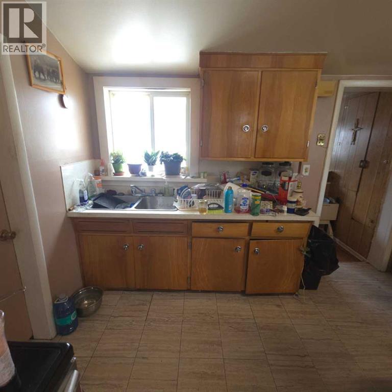 6710 17 Avenue - 4