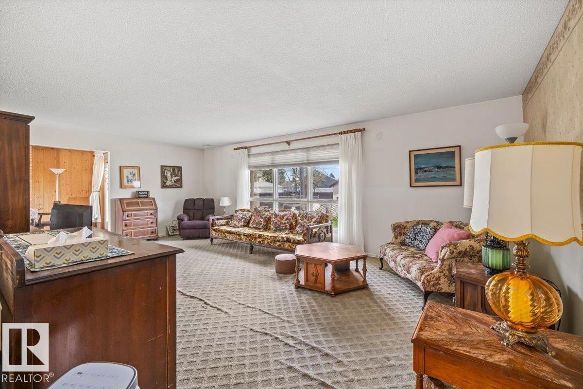 9732 64 ST NW - 4