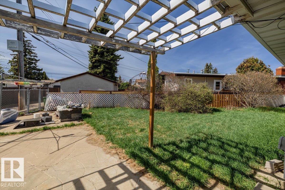 9732 64 ST NW - 39