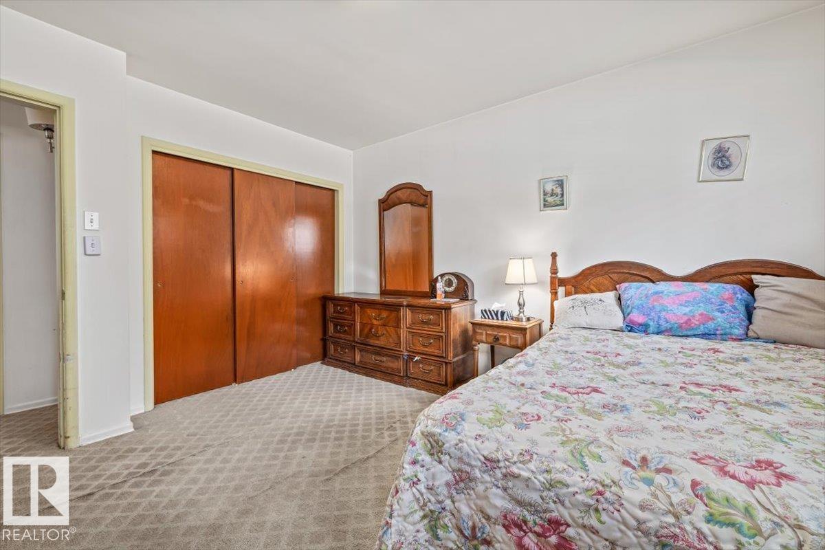9732 64 ST NW - 19