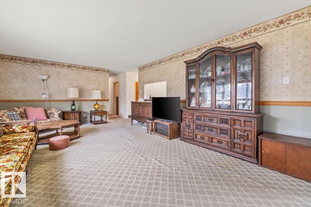 9732 64 ST NW - 6