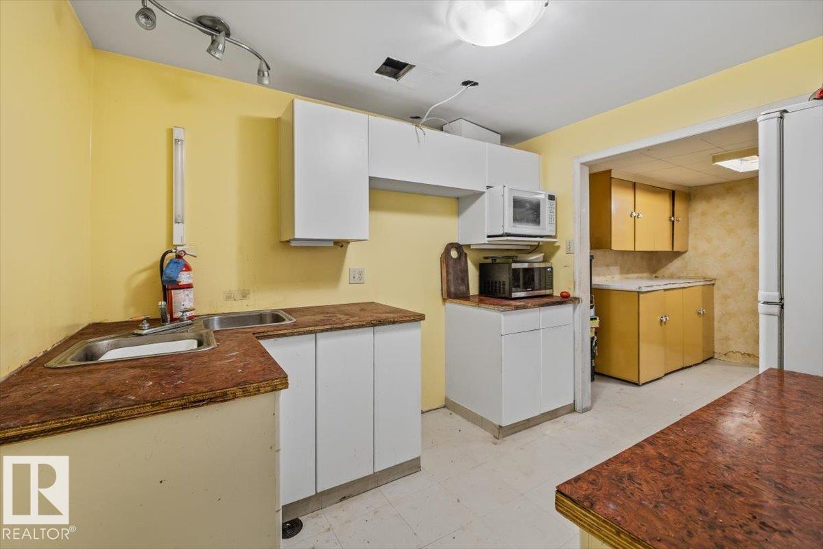 9732 64 ST NW - 31