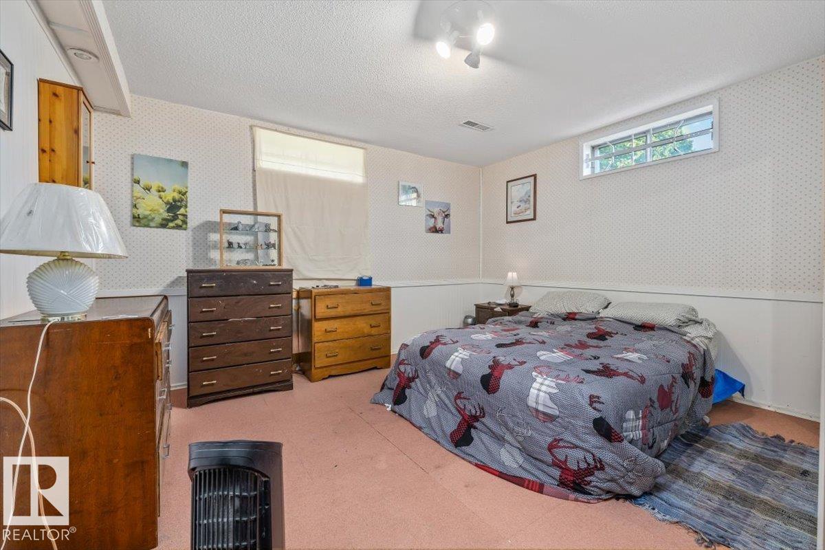 9732 64 ST NW - 35