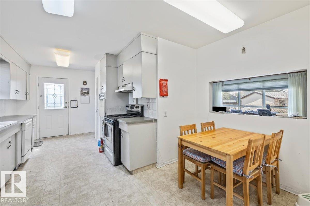9732 64 ST NW - 16