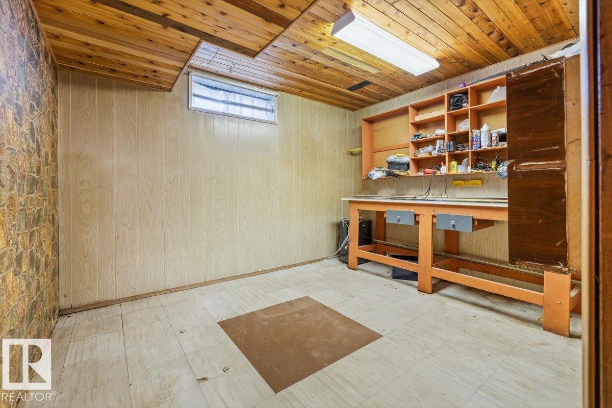 9732 64 ST NW - 38
