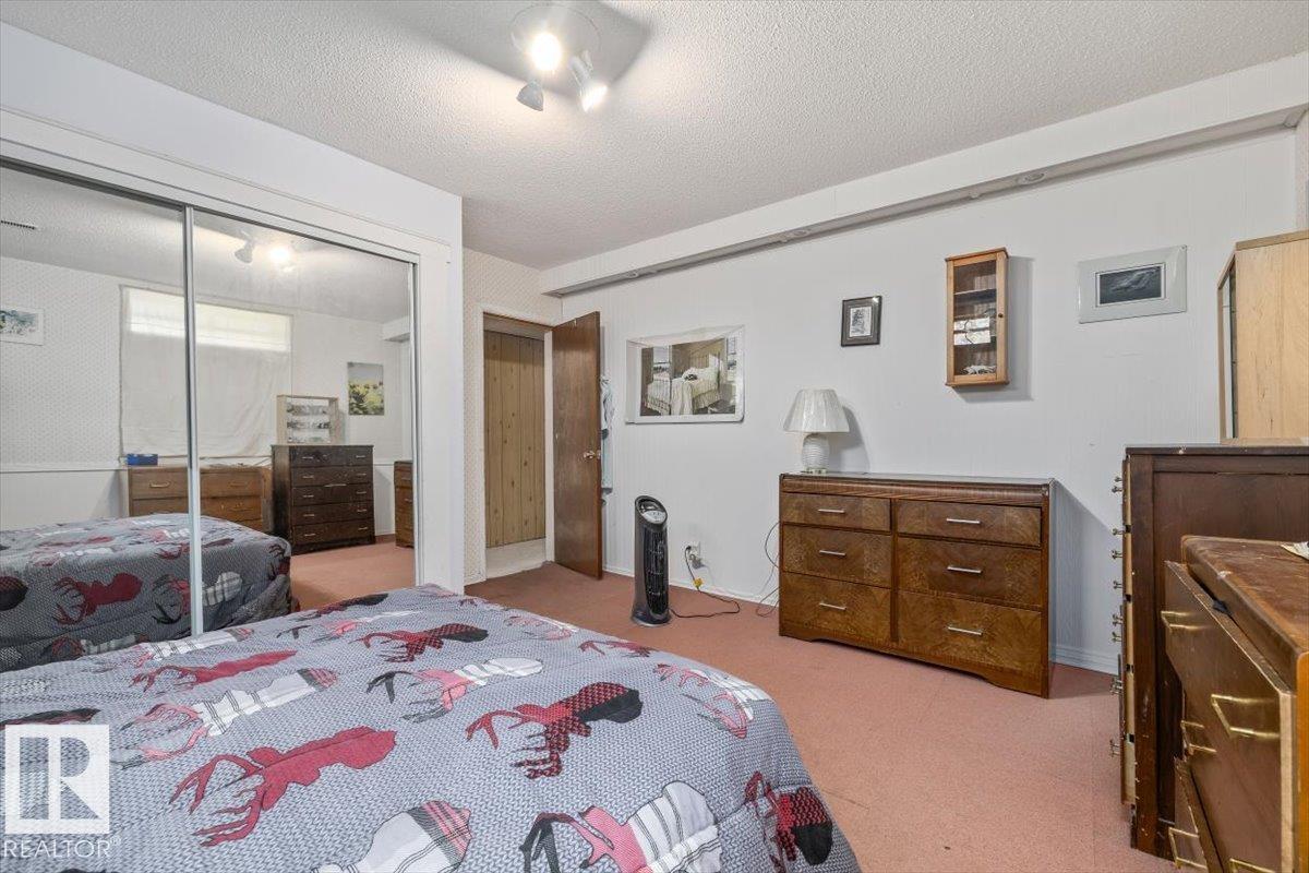 9732 64 ST NW - 36