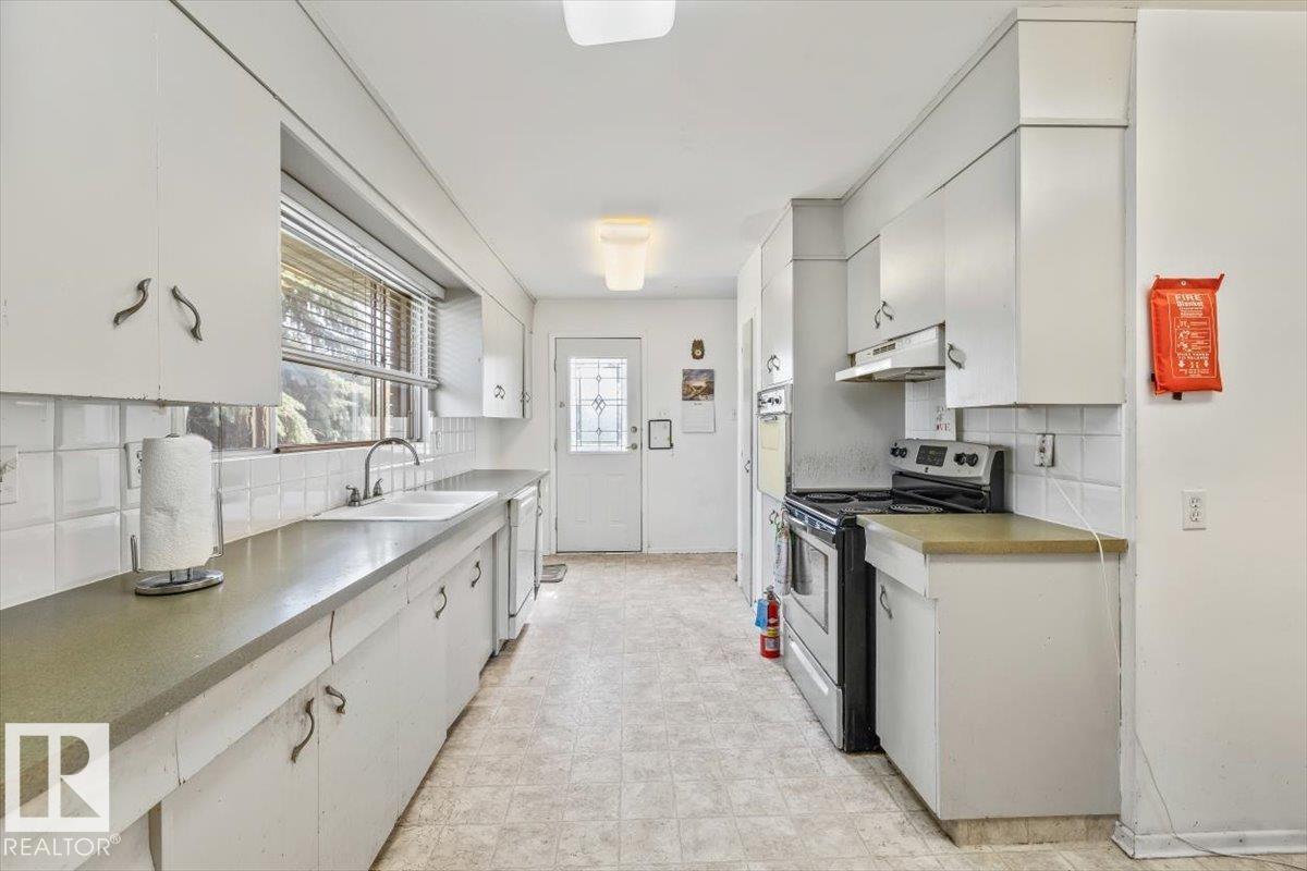 9732 64 ST NW - 12