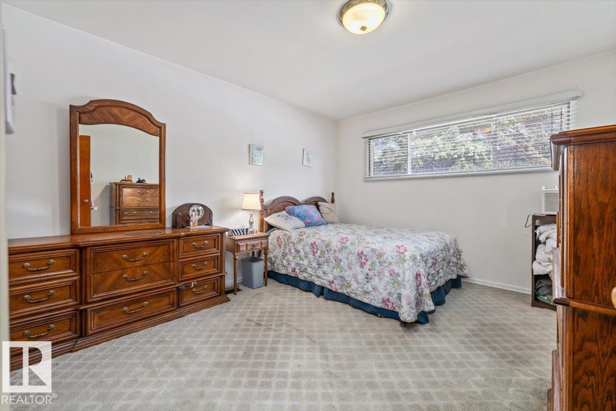 9732 64 ST NW - 17