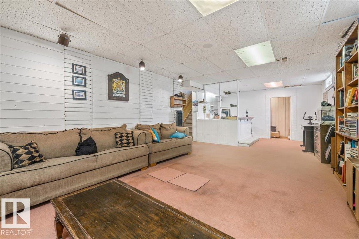 9732 64 ST NW - 27