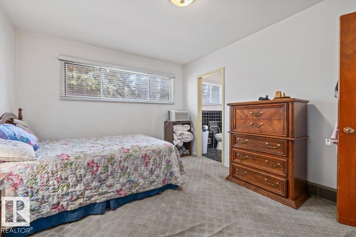 9732 64 ST NW - 18