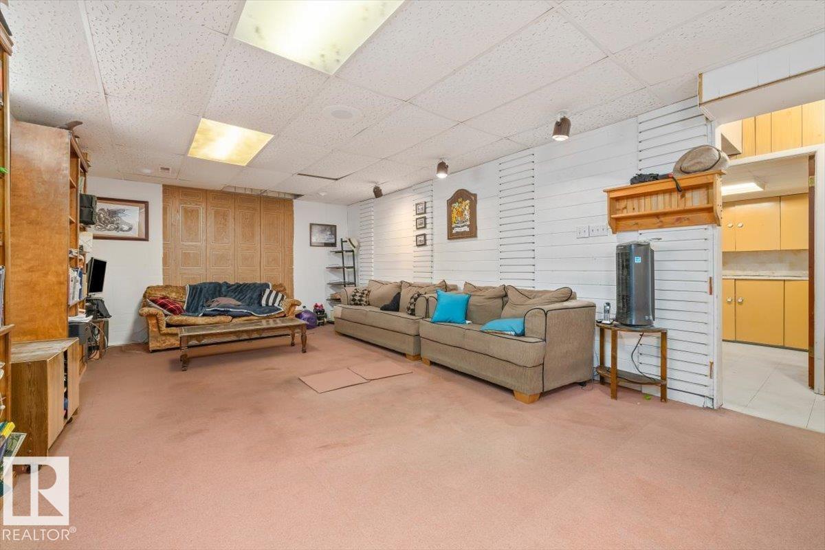 9732 64 ST NW - 26