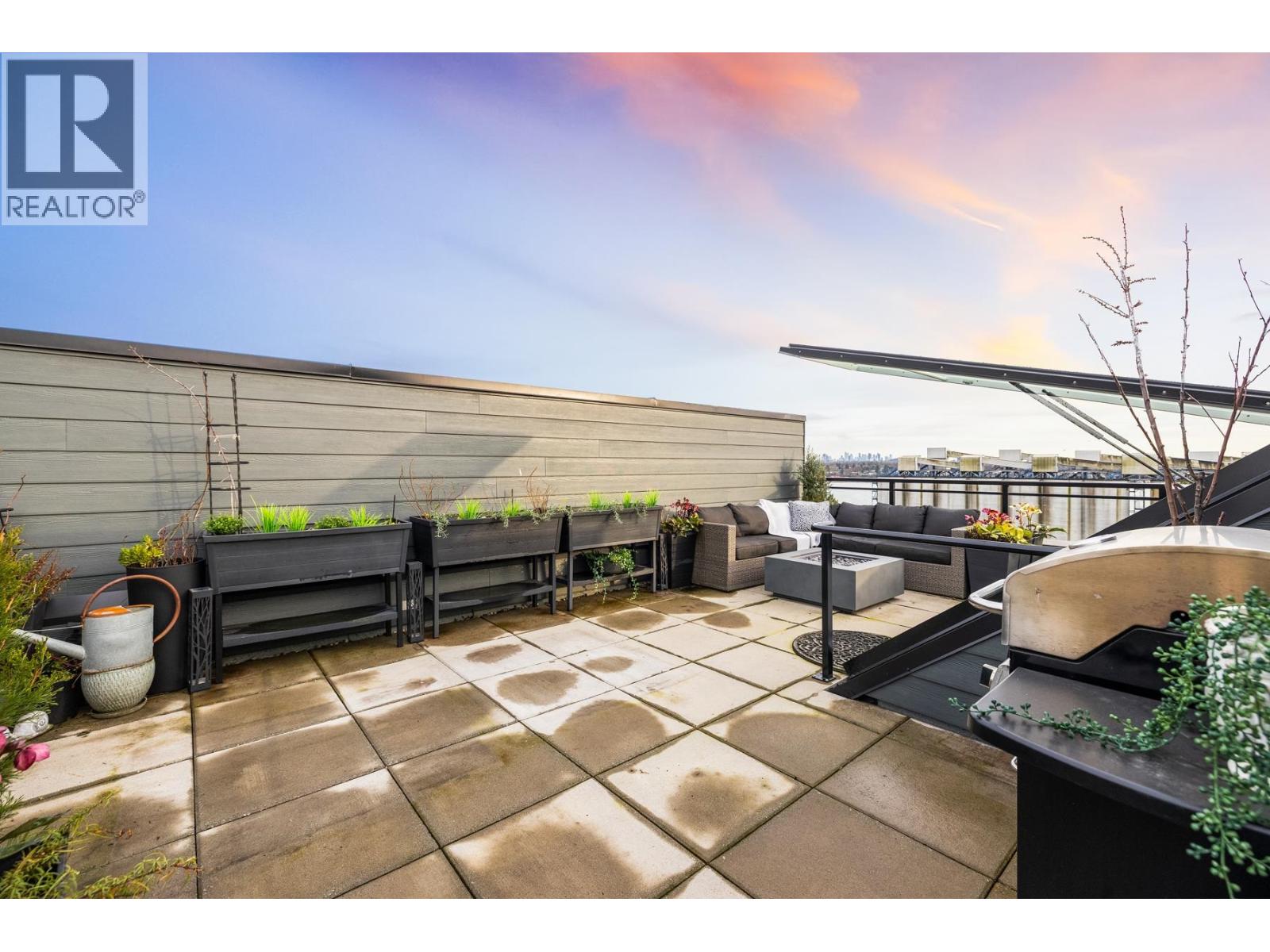 444 545 E 2ND STREET, North Vancouver