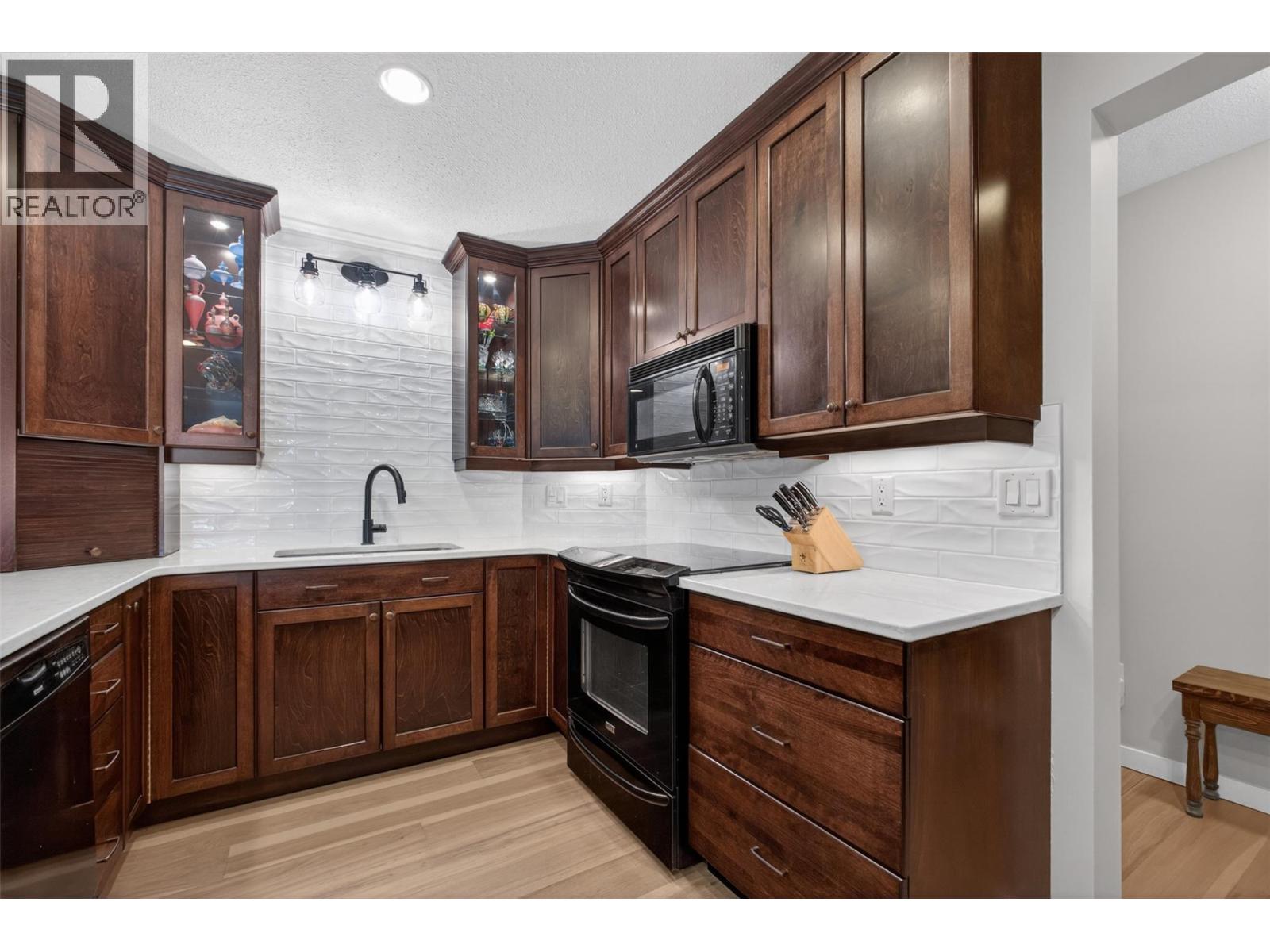 306 1534 Lawrence Avenue, Kelowna